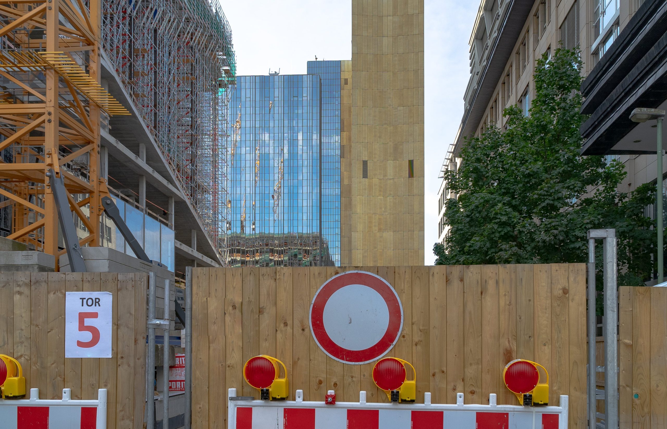 Pourquoi les panneaux de chantier ne suffisent plus ?